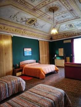 Holland International Rooms (Catania - Italy)
