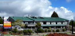 YHA National Park Backpackers & Climbing Wall (Tongariro National Park - New Zealand)